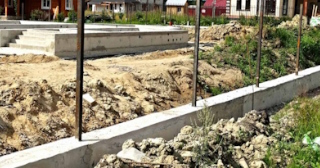 Фундамент под забор заказать в Благовещенске -  заливка фундамента для забора | от 1580 за п.м.